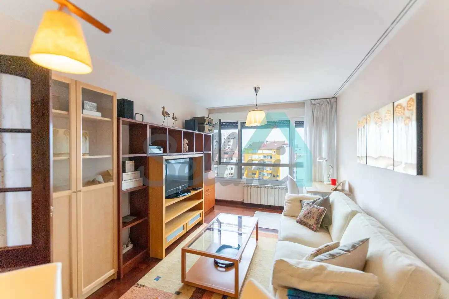 Sala d'estar de Pis de lloguer en Oviedo  amb Calefacció, Parquet i Moblat