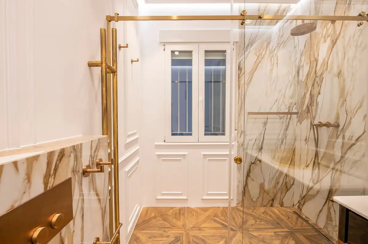 Badezimmer von Erdgeschoss zur Miete in Madrid mit Klimaanlage, Heizung und Terrasse