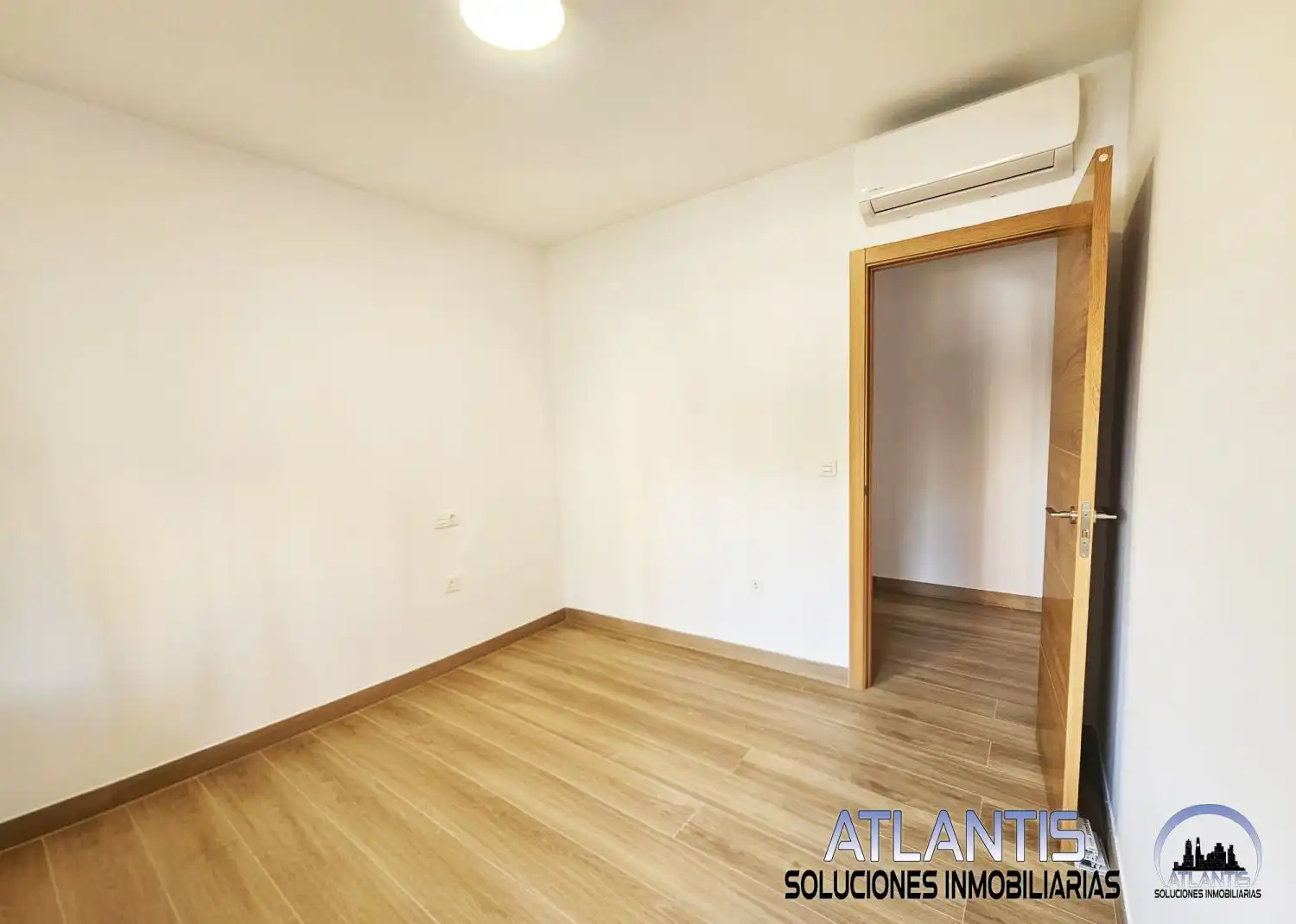 Bedroom of Flat for rent in San Pablo - Santa Justa