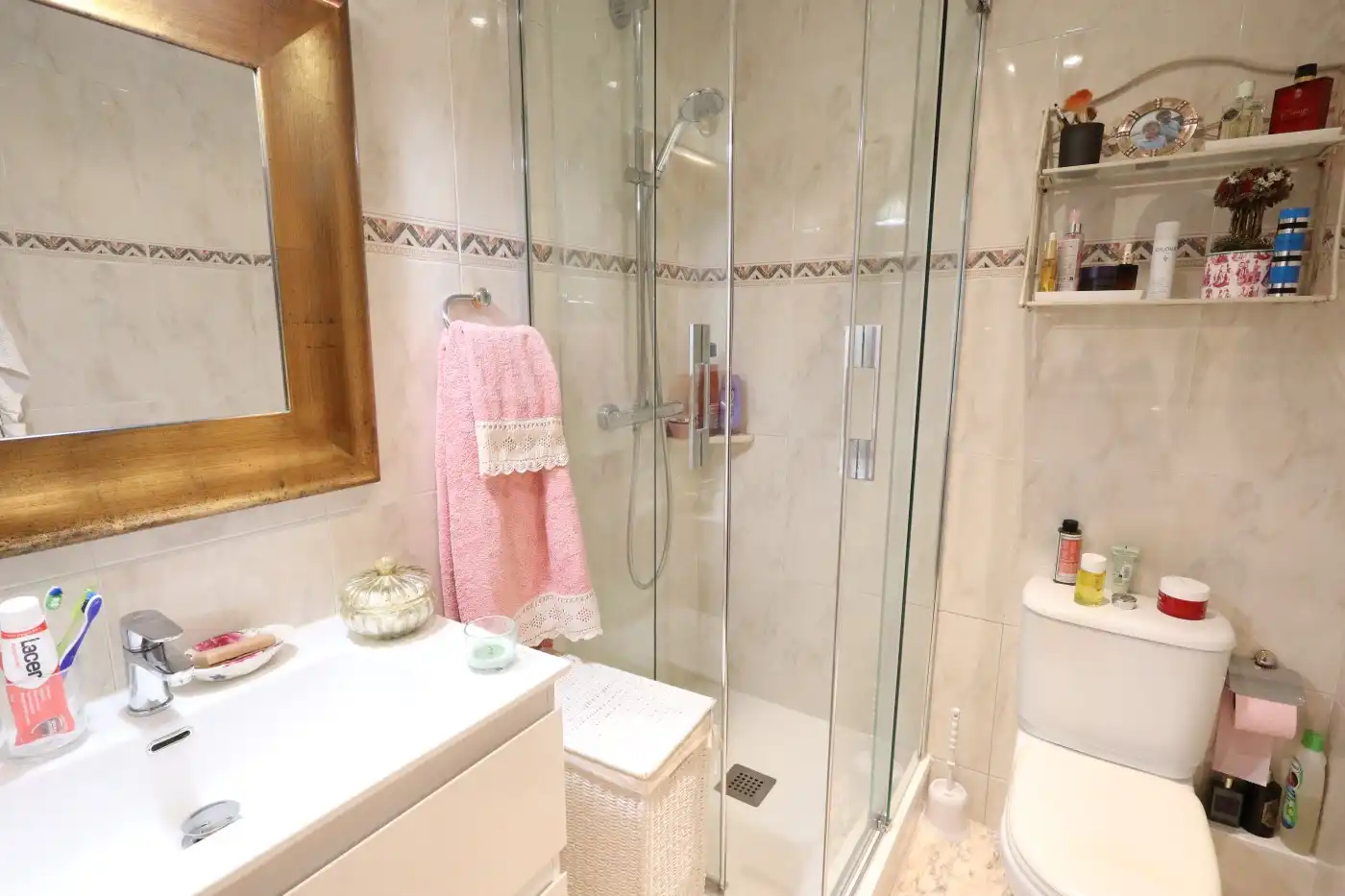 Bathroom of Flat for sale in Barcelona  with Heating and Balcony