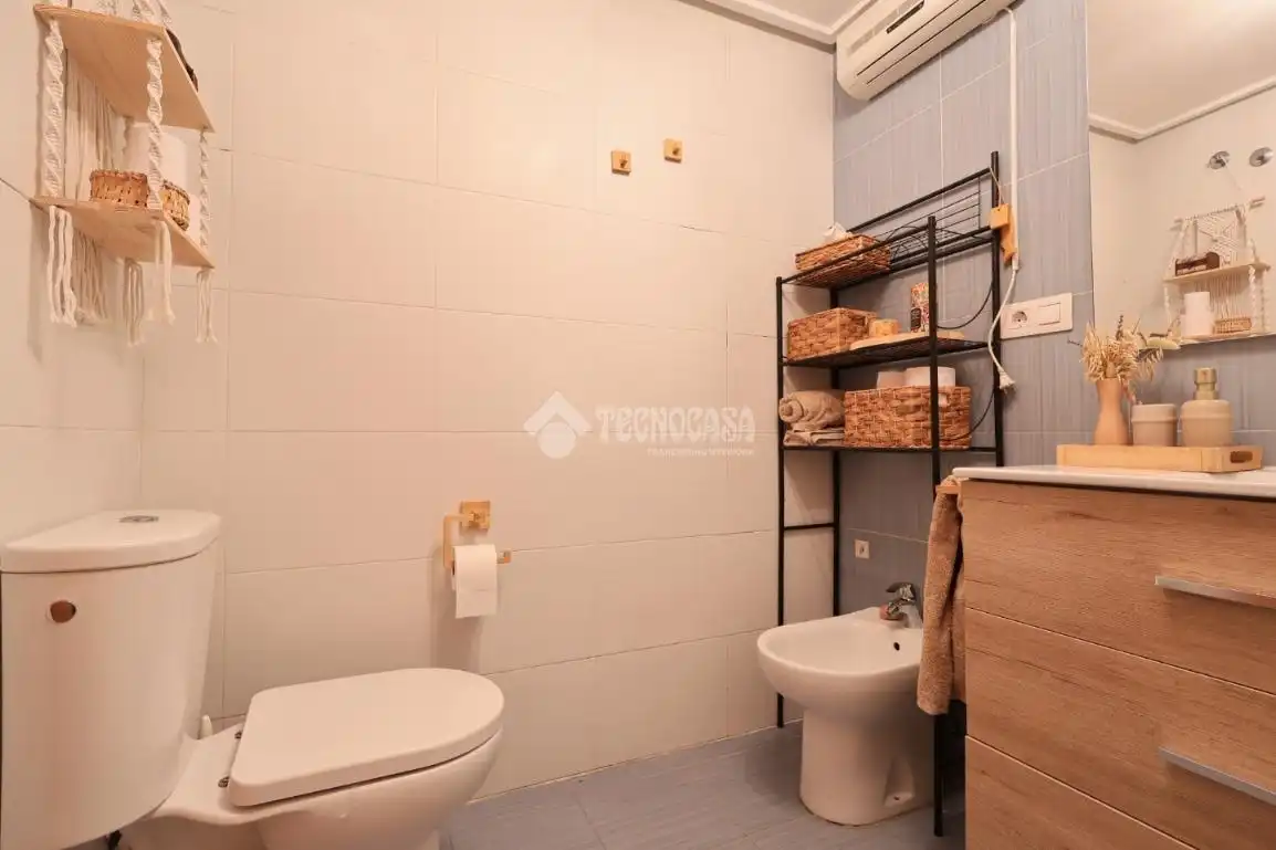 Badezimmer von Wohnung zum Verkauf in Sagunto / Sagunt mit Klimaanlage, Heizung und Balkon
