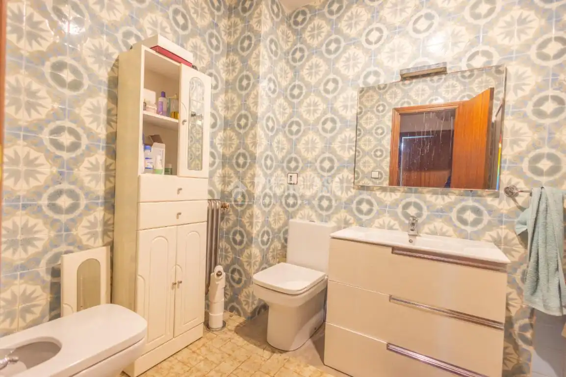 Baño de Piso en venta en Salamanca con Calefacción, Terraza y Balcón