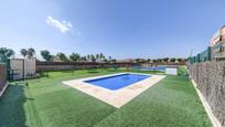 Piscina de Planta baixa en venda en Coria del Río amb Aire condicionat, Terrassa i Balcó