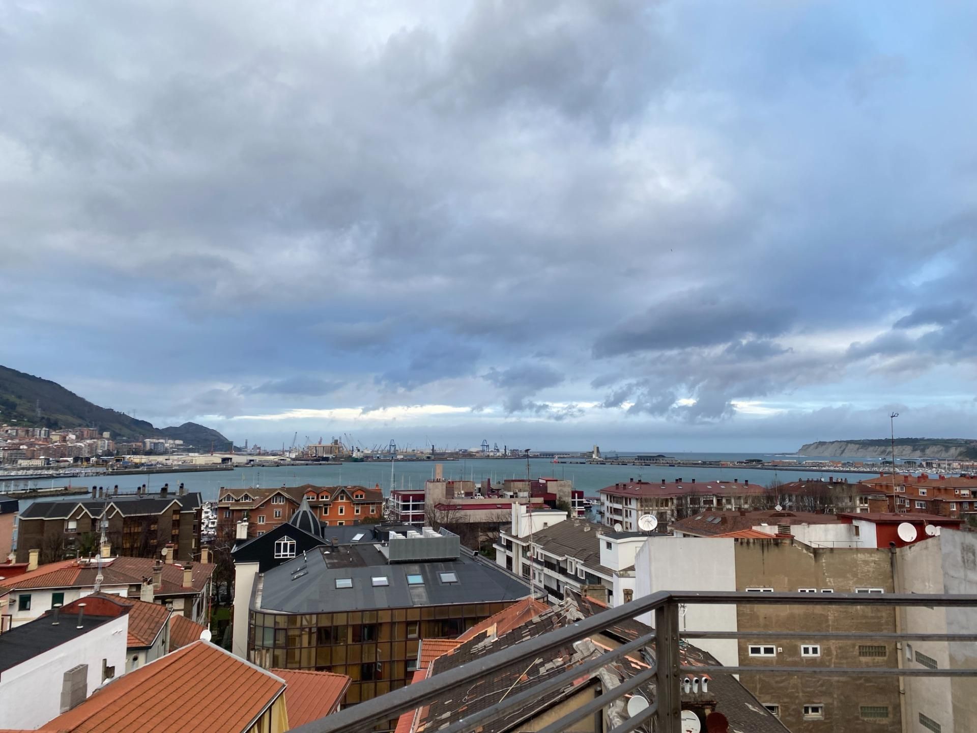 Vista exterior de Oficina en venda en Getxo  amb Aire condicionat i Terrassa