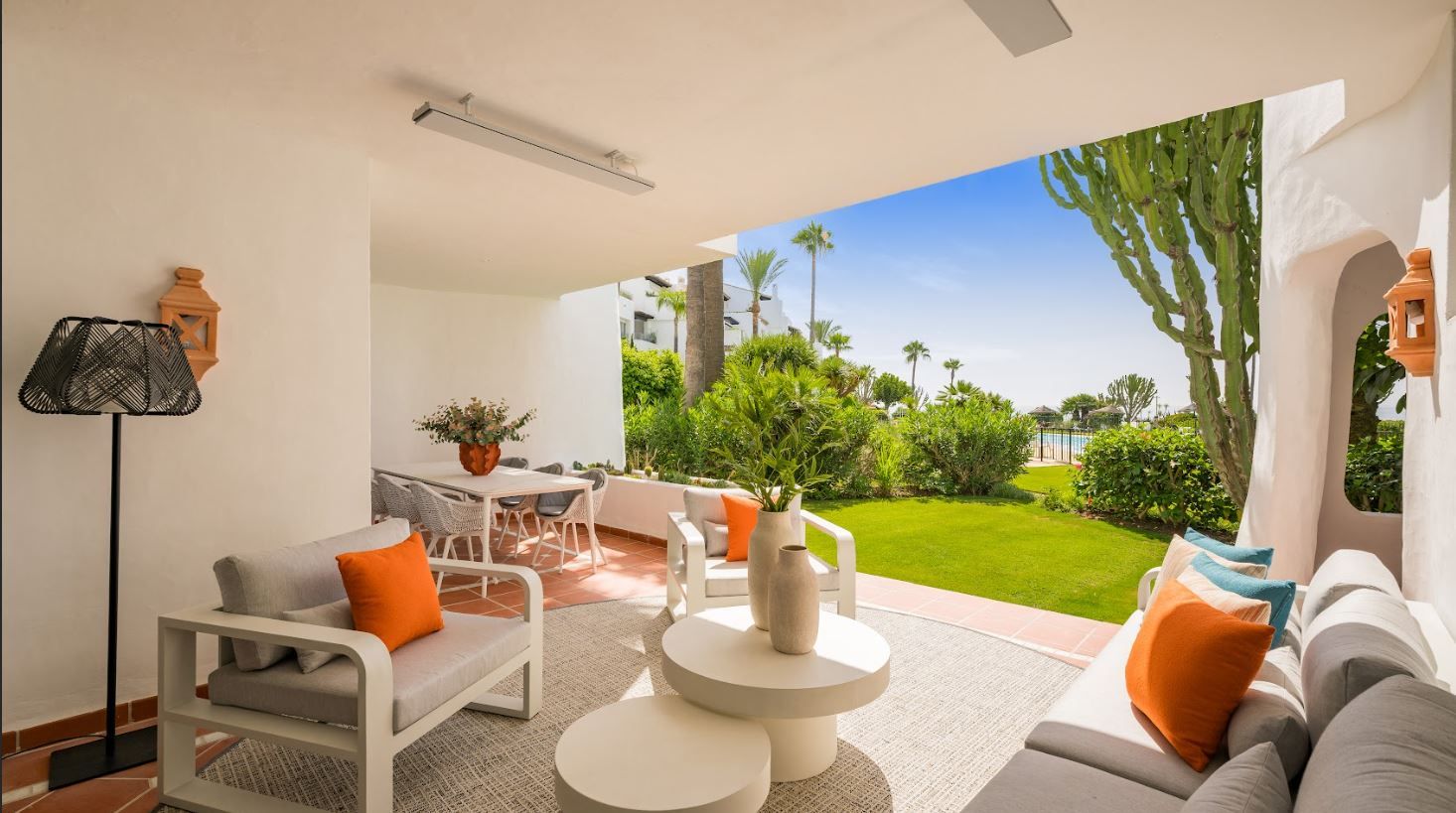 Terrassa de Planta baixa en venda en Estepona amb Aire condicionat, Calefacció i Jardí privat