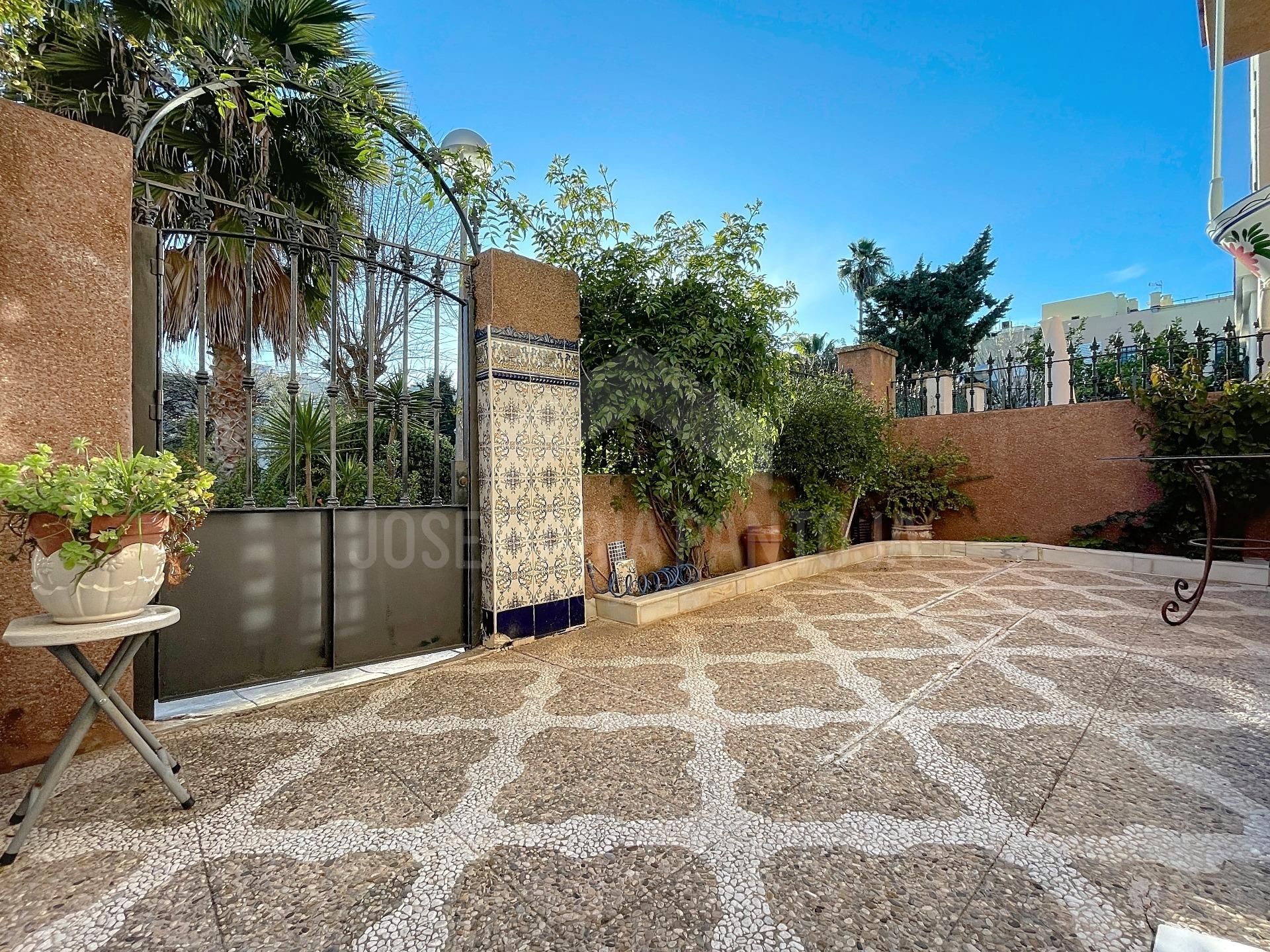 Jardí de Casa adosada en venda en Jerez de la Frontera amb Calefacció, Jardí privat i Terrassa