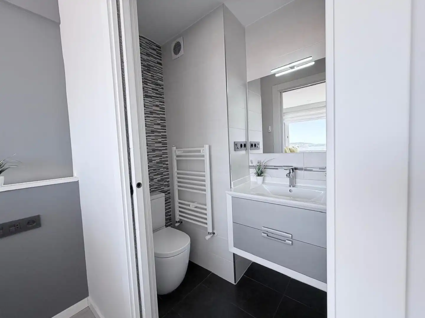 Baño de Piso en venta en Vigo  con Aire acondicionado y Calefacción