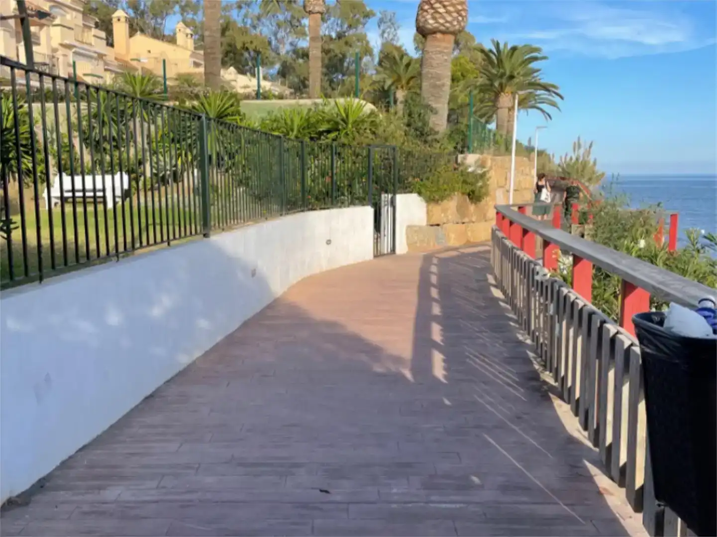 Terrassa de Casa adosada en venda en Estepona amb Aire condicionat, Piscina i Balcó