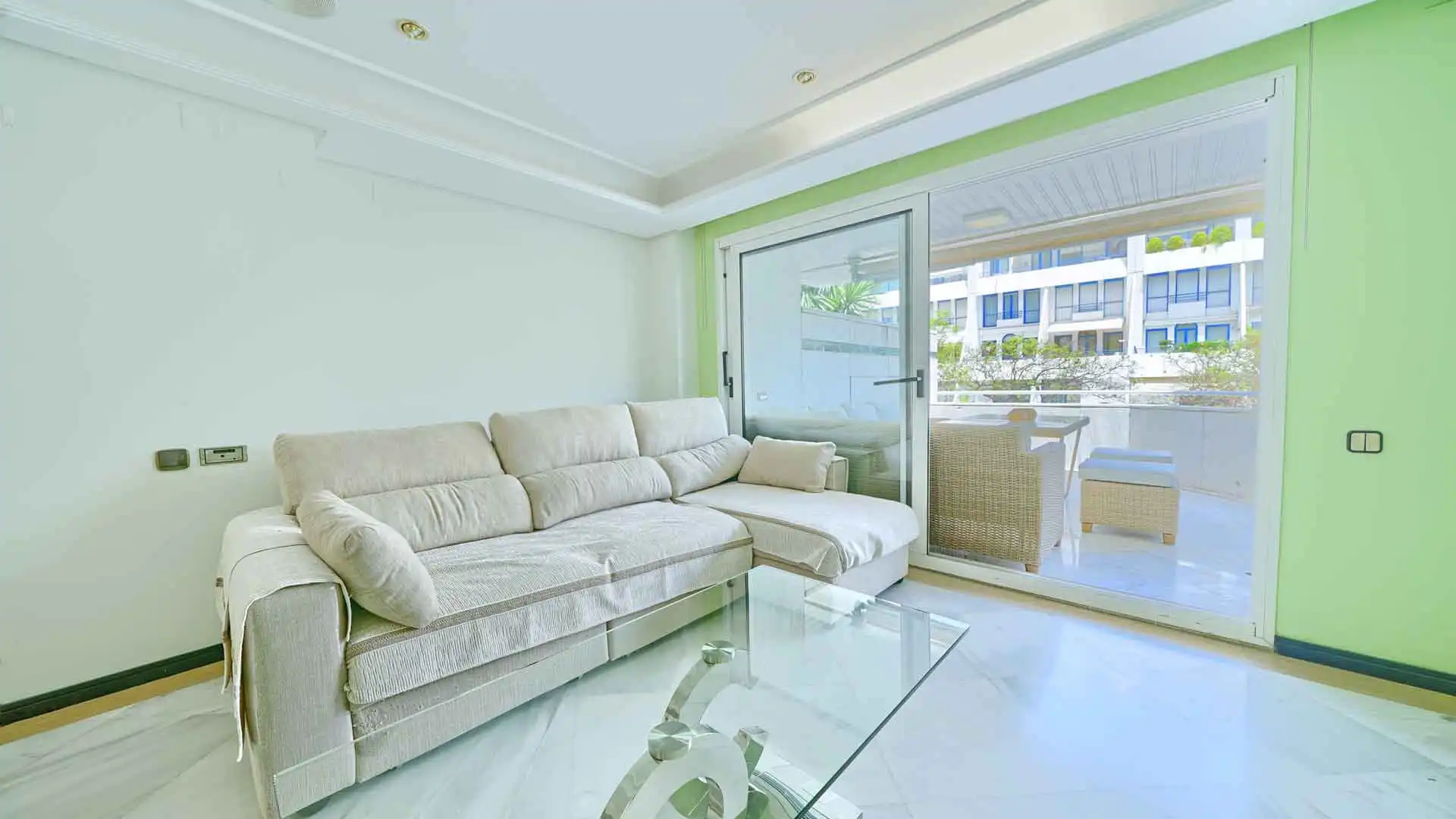 Sala d'estar de Apartament en venda en Marbella amb Aire condicionat, Calefacció i Terrassa