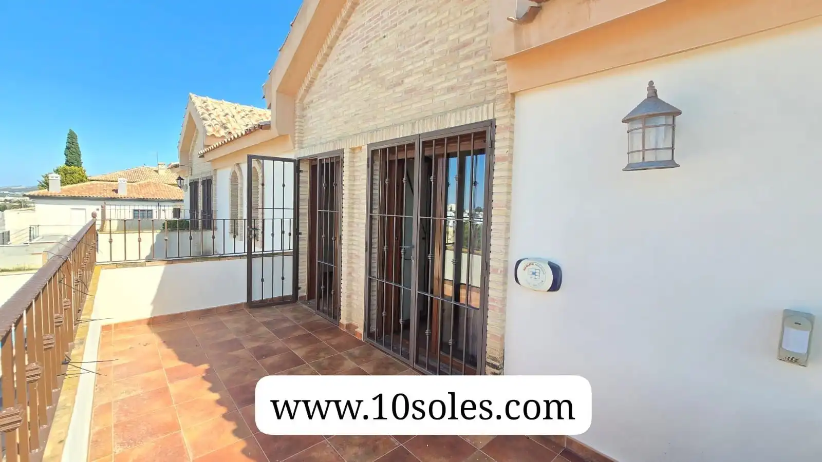 Vista exterior de Casa adosada en venta en Bigastro con Terraza, Trastero y Piscina
