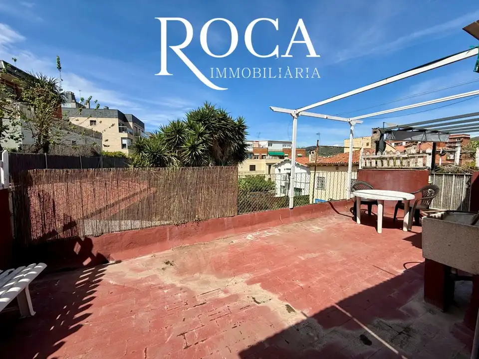 Vista exterior de Casa adosada en venta en  Barcelona Capital con Calefacción, Terraza y Balcón