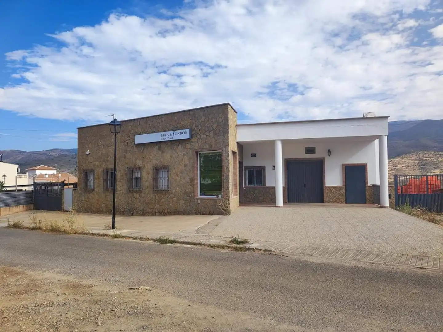 Vista exterior de Nau industrial en venda en Fondón