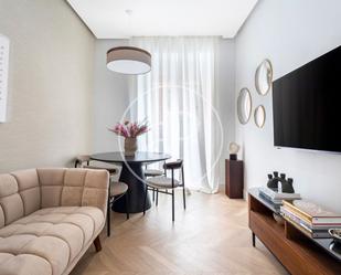 Living room of Flat to rent in  Madrid Capital  with Air Conditioner, Heating and Furnished