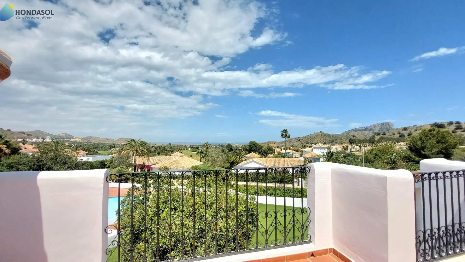 Vista exterior de Casa o xalet en venda en Cartagena amb Aire condicionat, Jardí privat i Terrassa