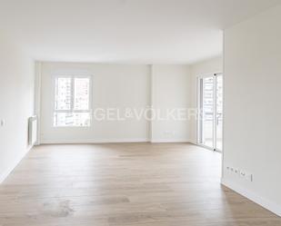 Sala d'estar de Apartament de lloguer en  Madrid Capital amb Aire condicionat, Calefacció i Terrassa