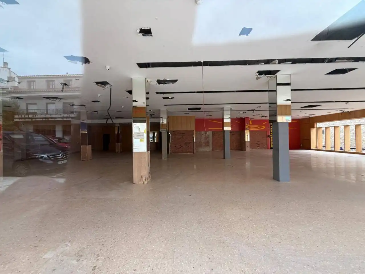 Local comercial en venta en Calle Cadaqués, imagen 4