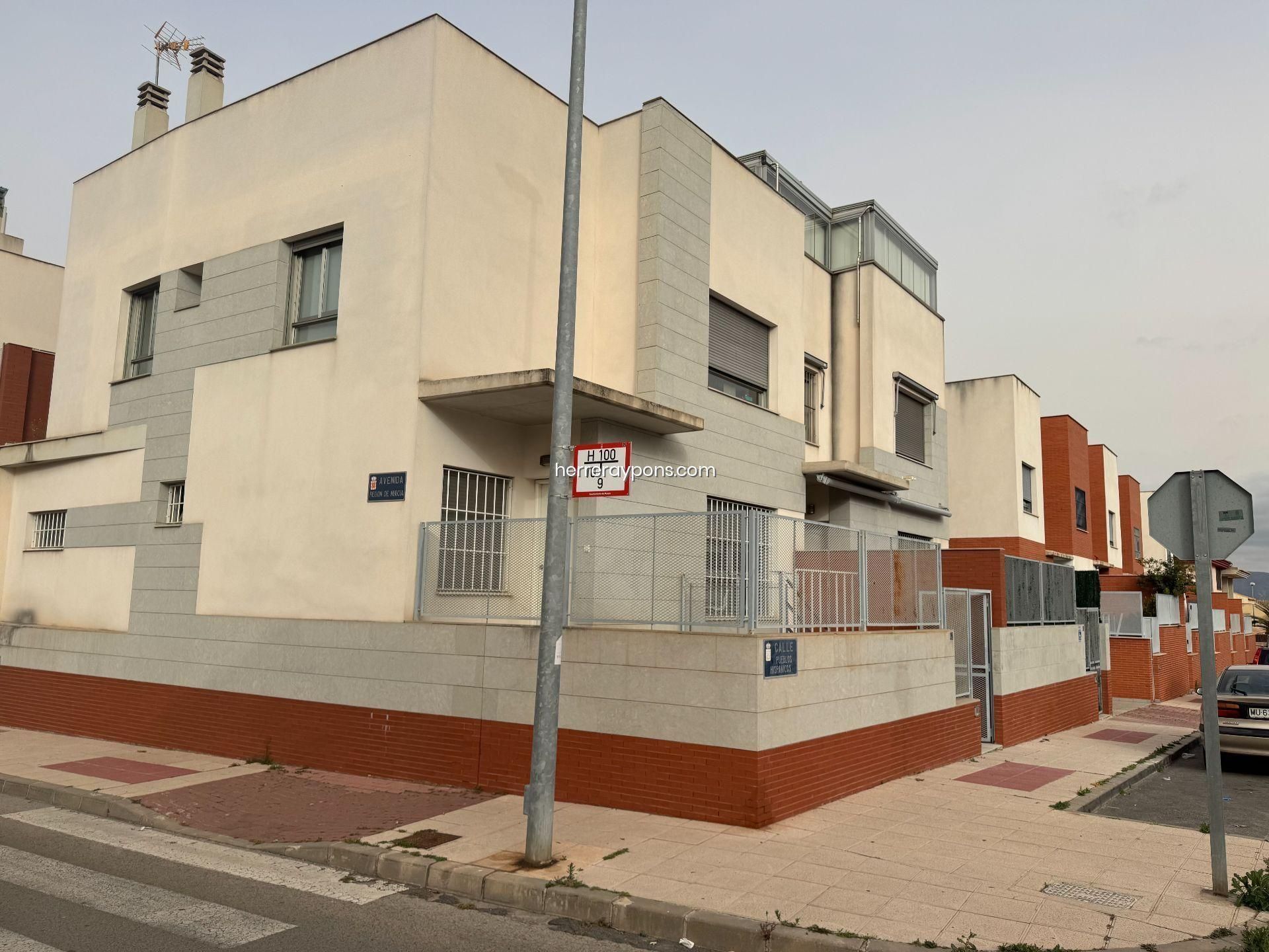 Vista exterior de Dúplex en venta en  Murcia Capital con Terraza y Trastero