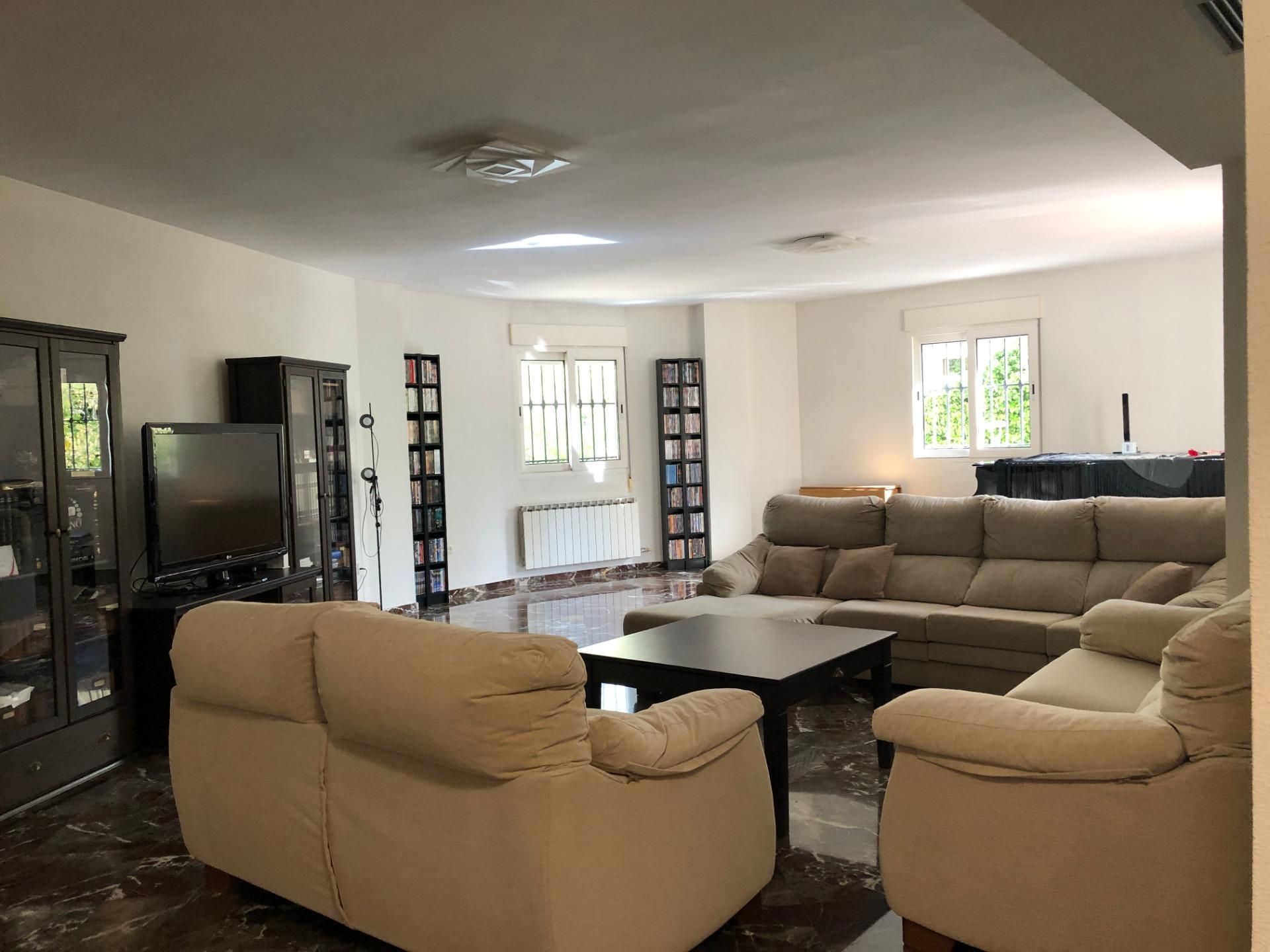 Sala d'estar de Casa o xalet en venda en  Jaén Capital amb Terrassa, Traster i Balcó