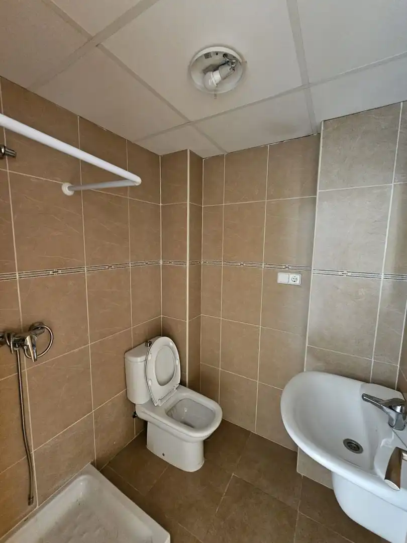 Baño de Piso en venta en Nerja con Calefacción, Terraza y Trastero