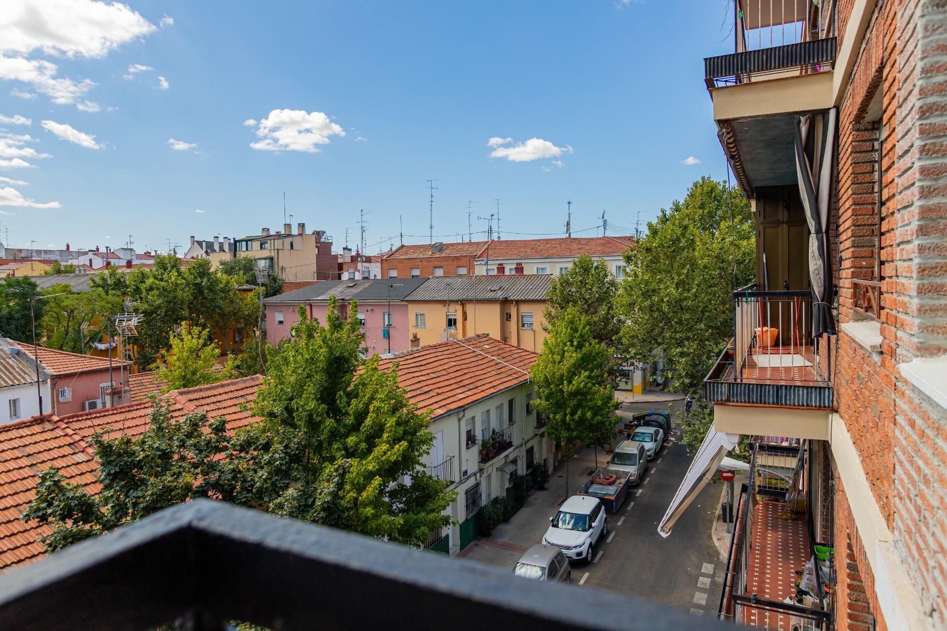 Vista exterior de Piso en venta en  Madrid Capital con Calefacción y Terraza