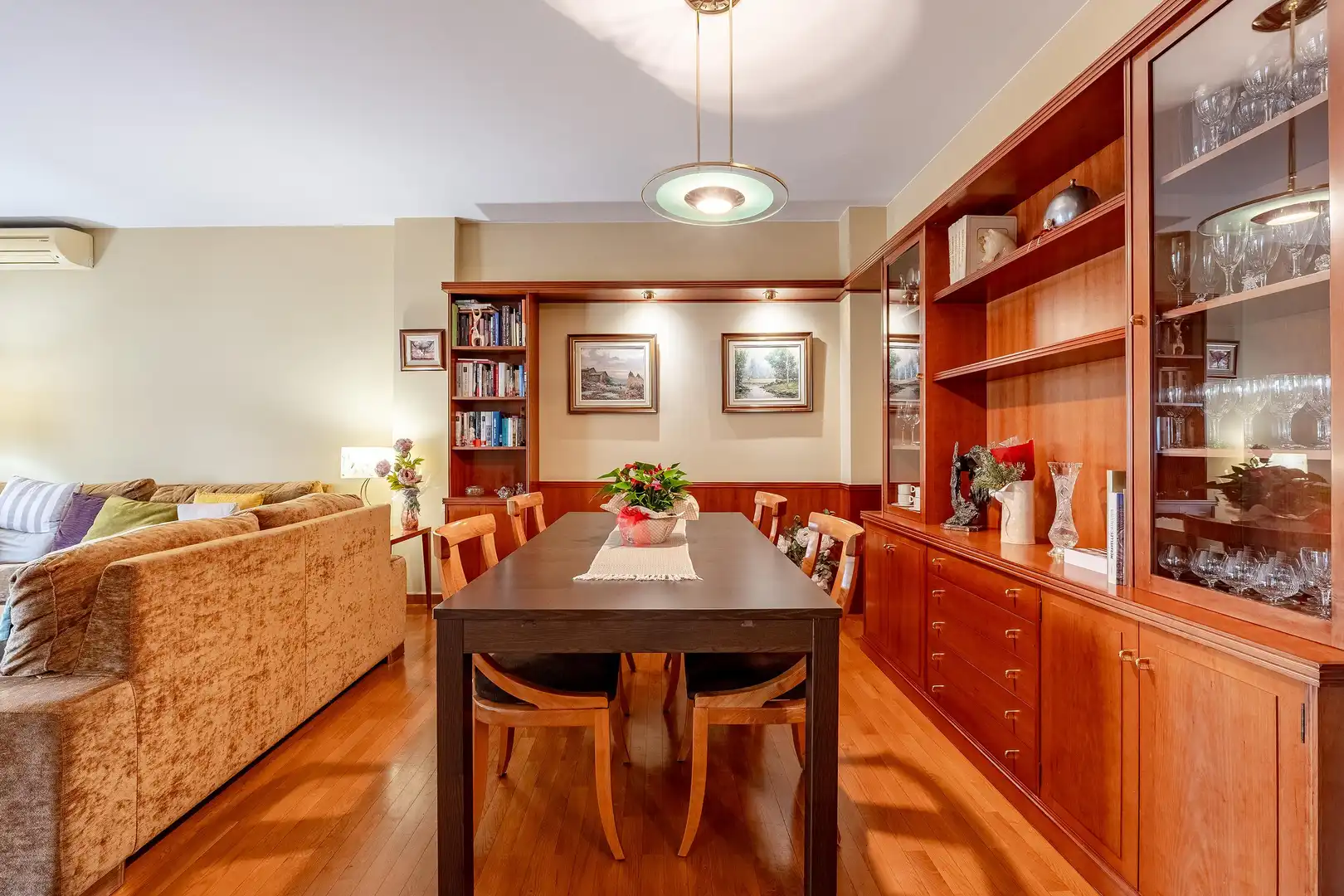 Comedor de Casa o chalet en venta en Vallirana con Aire acondicionado, Calefacción y Jardín privado