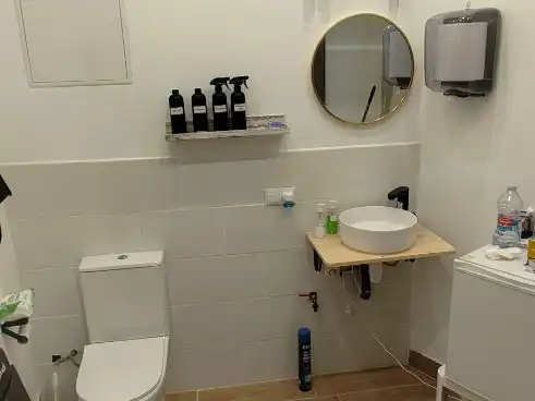 Baño de Oficina en traspaso en Valencia con Aire acondicionado, Amueblado y Internet