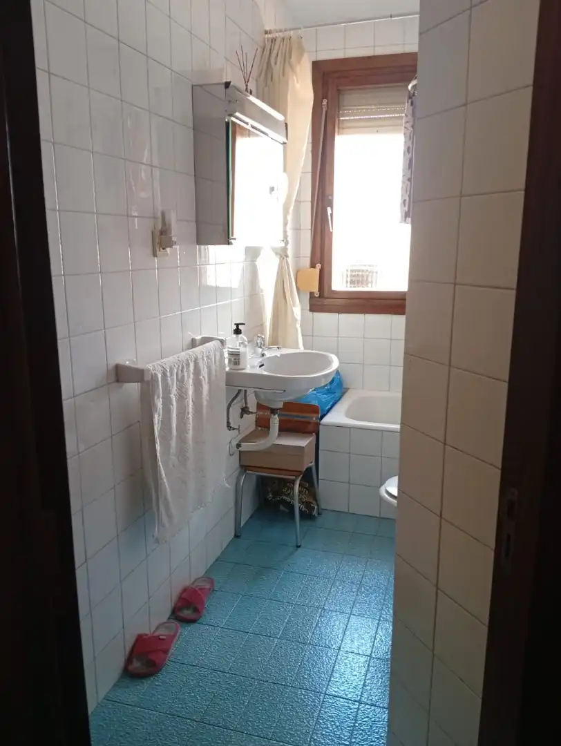 Bathroom of Attic for sale in Oviedo   with Heating, Parquet flooring and Terrace