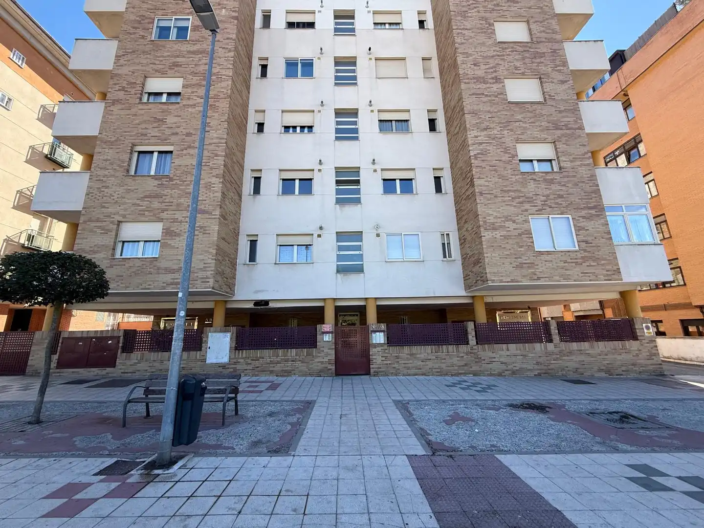 Pis amb piscina en venda a Calle Agustín Rodríguez Sahagún
