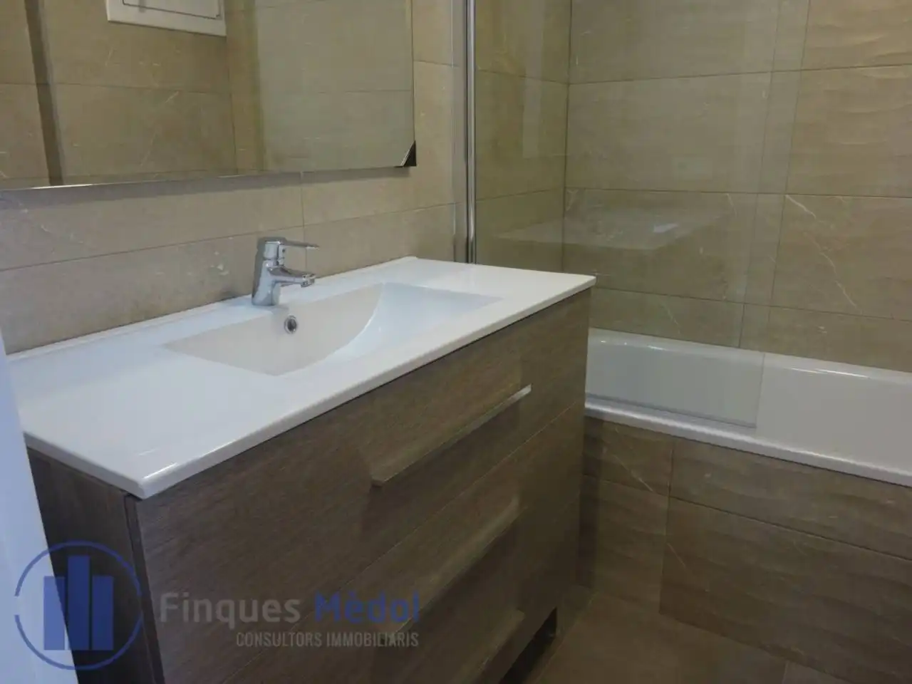Baño de Ático de alquiler en Tarragona con Aire acondicionado, Calefacción y Parquet