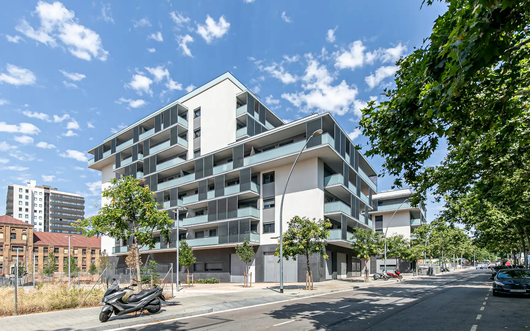 Vista exterior de Piso en venta en L'Hospitalet de Llobregat con Aire acondicionado, Calefacción y Trastero
