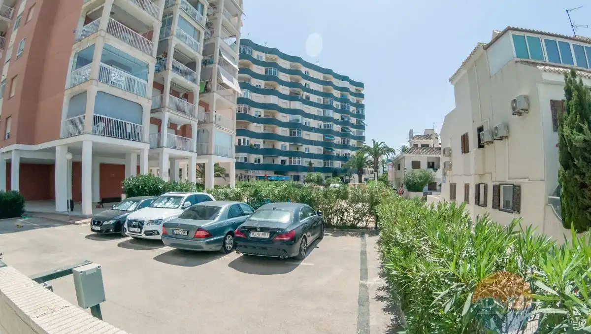 Parking de Piso en venta en La Manga del Mar Menor con Aire acondicionado, Terraza y Trastero