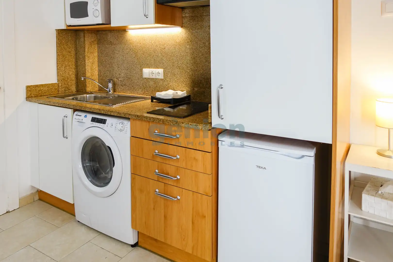Cuina de Apartament en venda en Girona amb Aire condicionat, Calefacció i Moblat