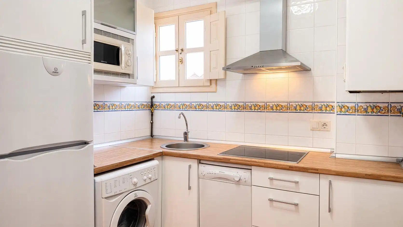 Cocina de Apartamento en venta en Comillas (Cantabria) con Calefacción, Terraza y Trastero