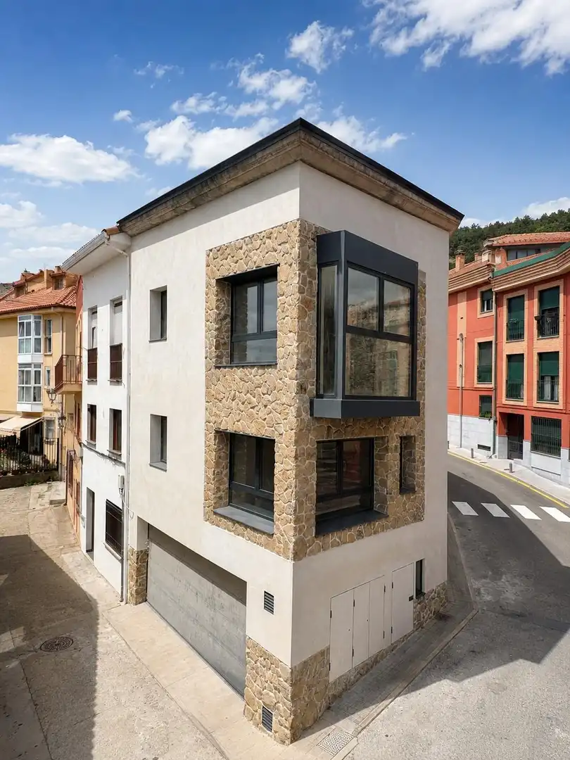Vista exterior de Dúplex en venta en Miraflores de la Sierra con Aire acondicionado y Calefacción