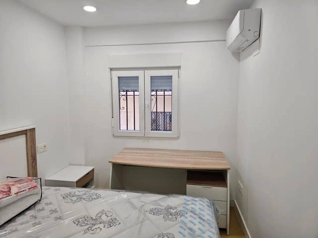 Habitación de Piso de alquiler en Almería con Aire acondicionado y Amueblado