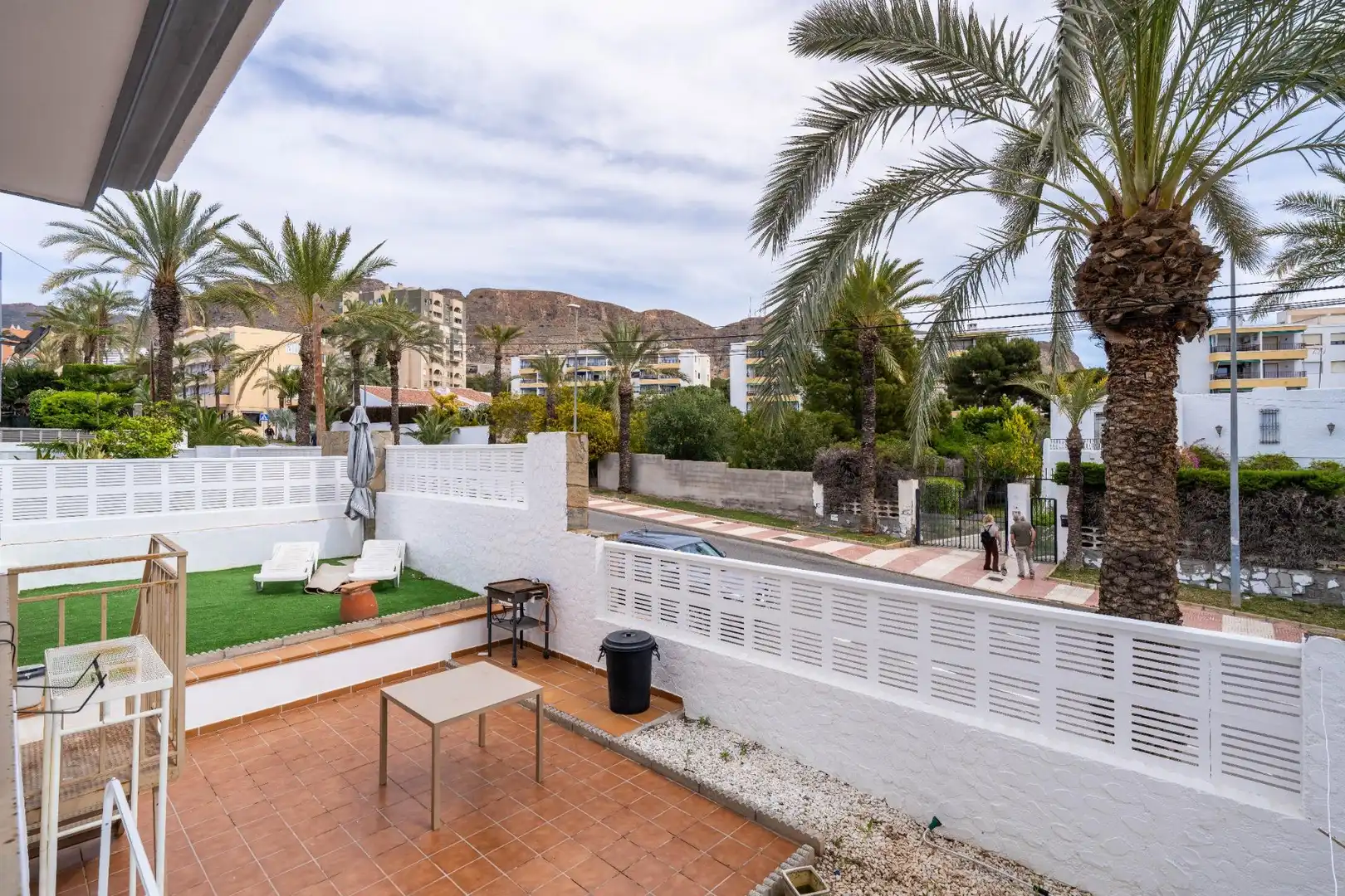 Vista exterior de Casa o chalet en venta en Roquetas de Mar con Aire acondicionado, Calefacción y Jardín privado