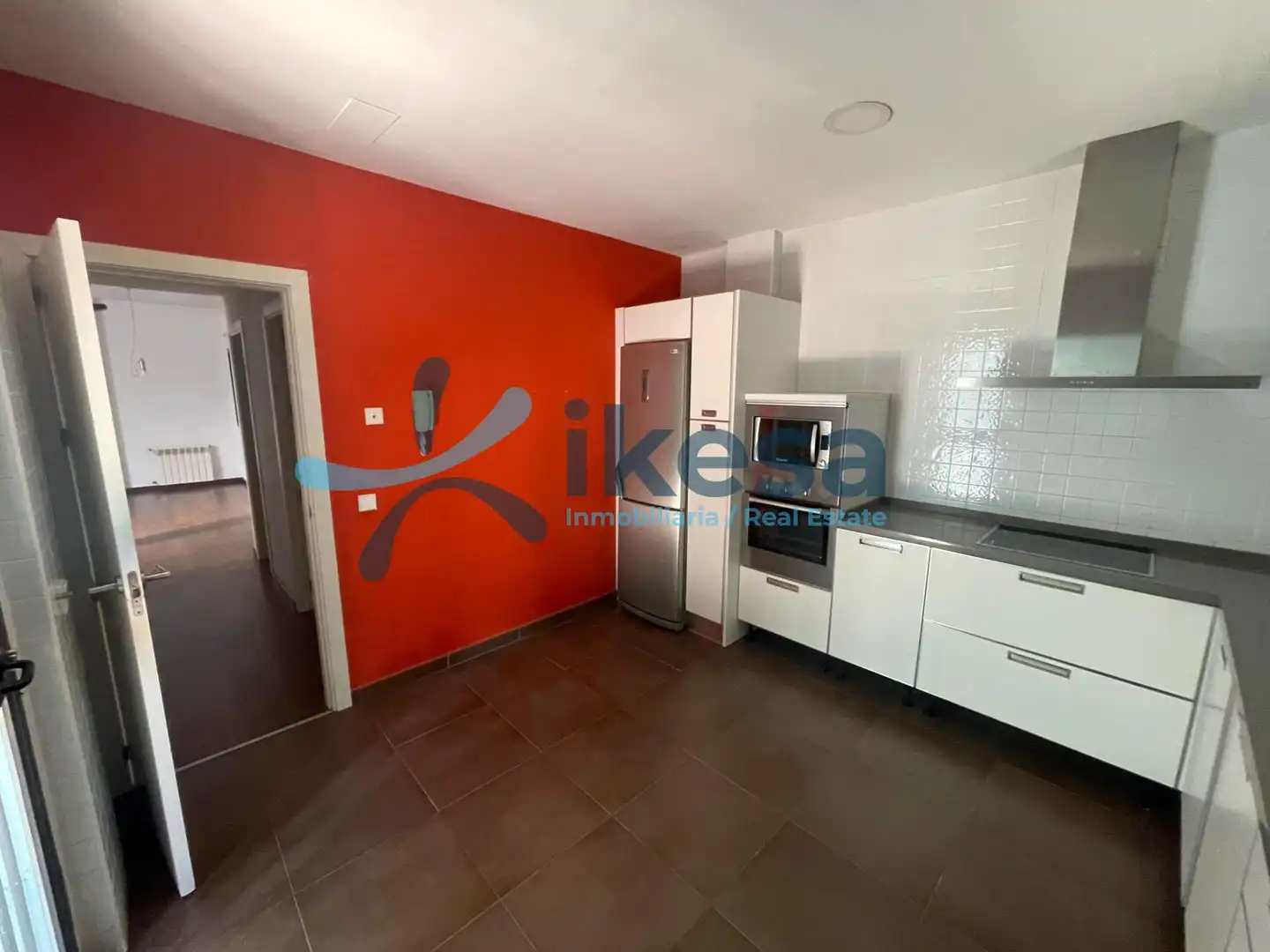 Cuina de Casa o xalet en venda en Espartinas amb Jardí privat, Piscina i Piscina comunitària