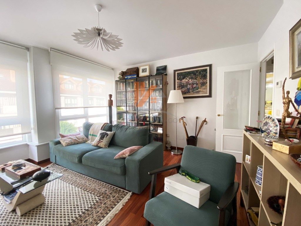 Sala de estar de Dúplex en venta en Ames con Horno