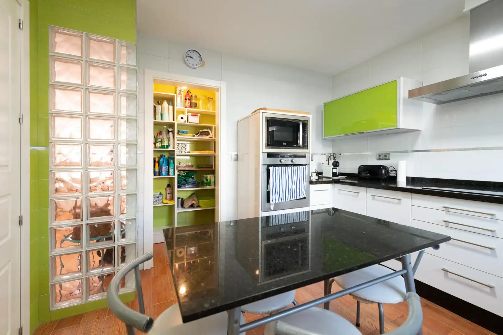 Kitchen of Detached homes for sale in Málaga  with Air Conditioner, Terrace and Community pool