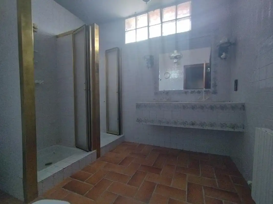 Bany de Casa o xalet en venda en Zaragoza amb Jardí privat