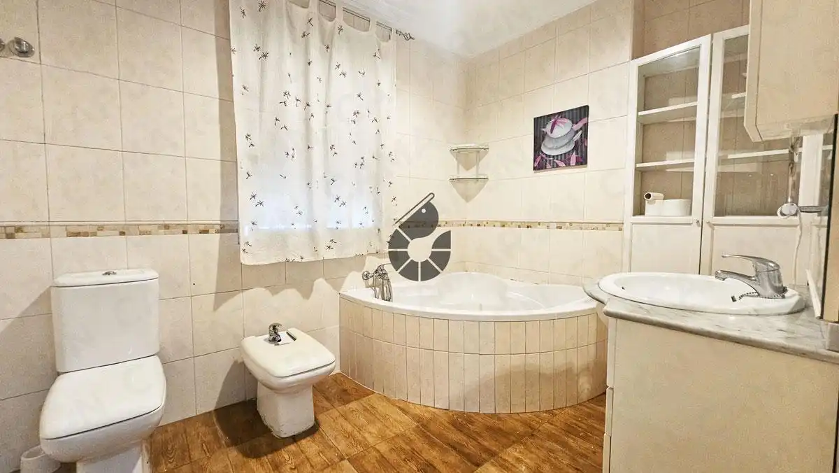 Baño de Piso en venta en Coria del Río con Aire acondicionado y Terraza