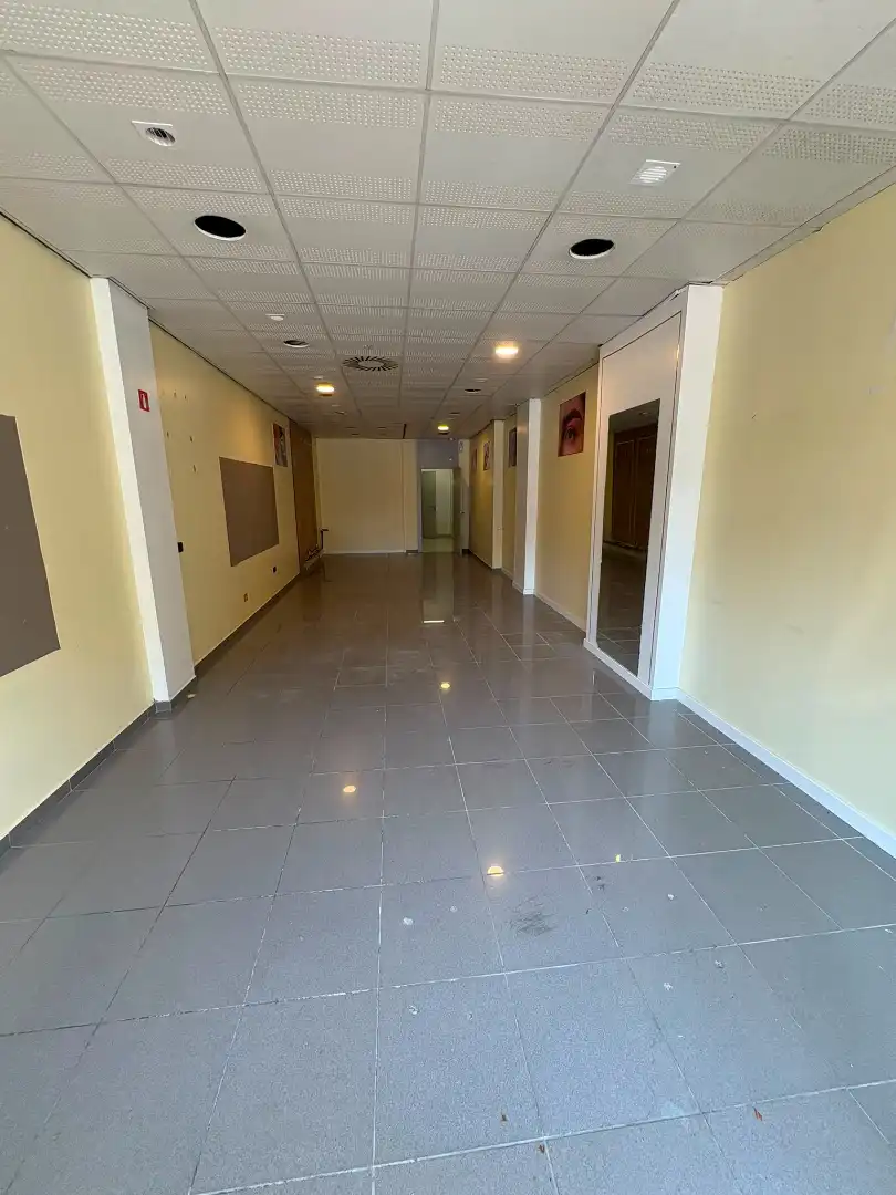 Commercial properties for rent in Girona  with Air Conditioner and Parquet flooring