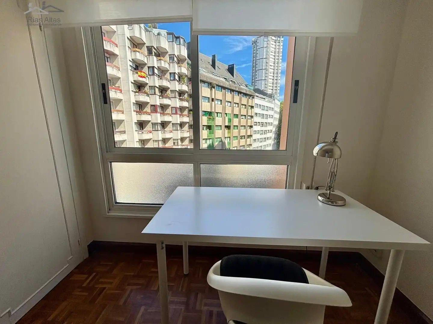 Schlafzimmer von Wohnung zur Miete in A Coruña Capital  mit Heizung und Möbliert
