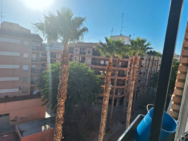 Piso en Venta en Carrer Valencia en Zona Metro