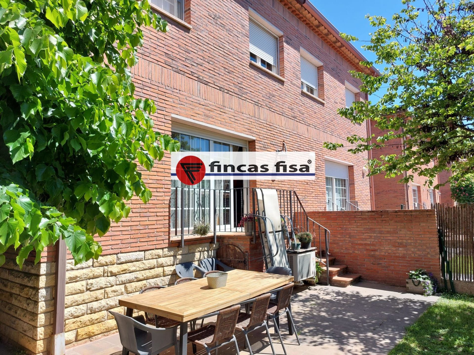 Vista exterior de Casa adosada en venda en Cardedeu amb Calefacció, Jardí privat i Traster