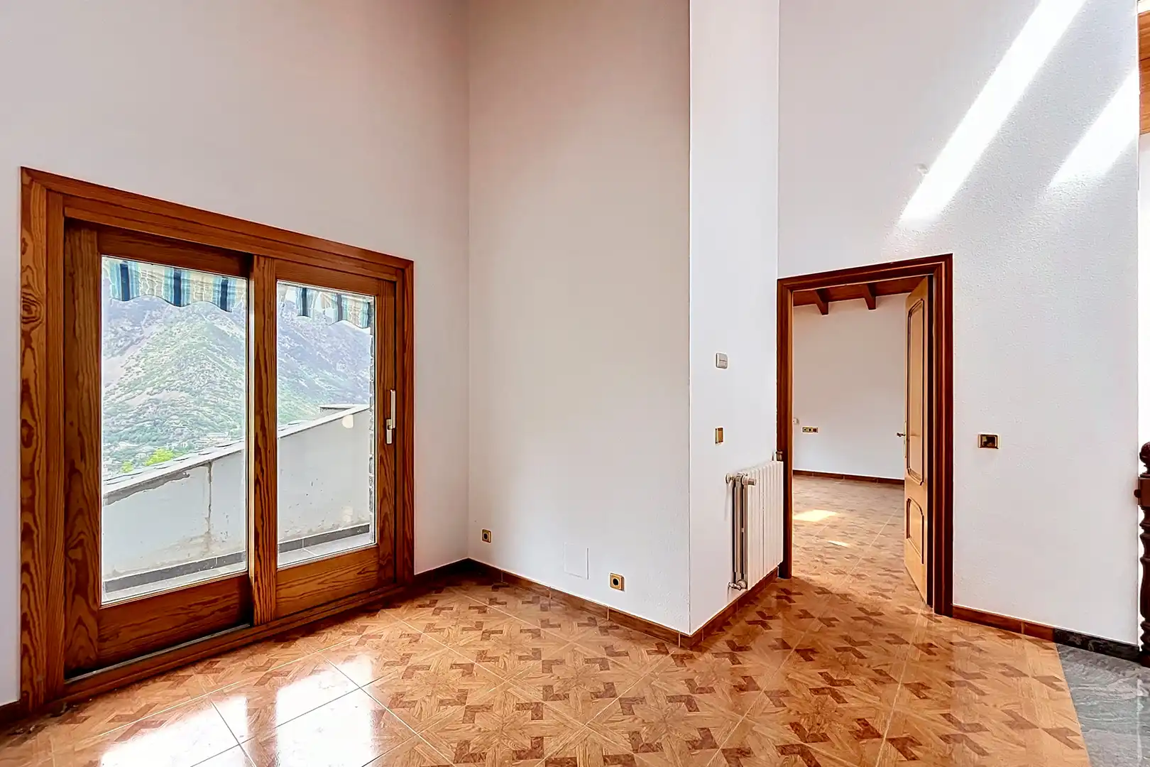 Haus oder Chalet zur Miete in Escaldes – Engordany mit Heizung, Privatgarten und Parkett
