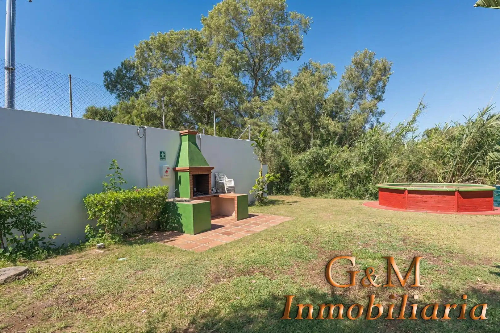 Garten von Einfamilien-Reihenhaus zum Verkauf in Estepona mit Privatgarten, Terrasse und Balkon
