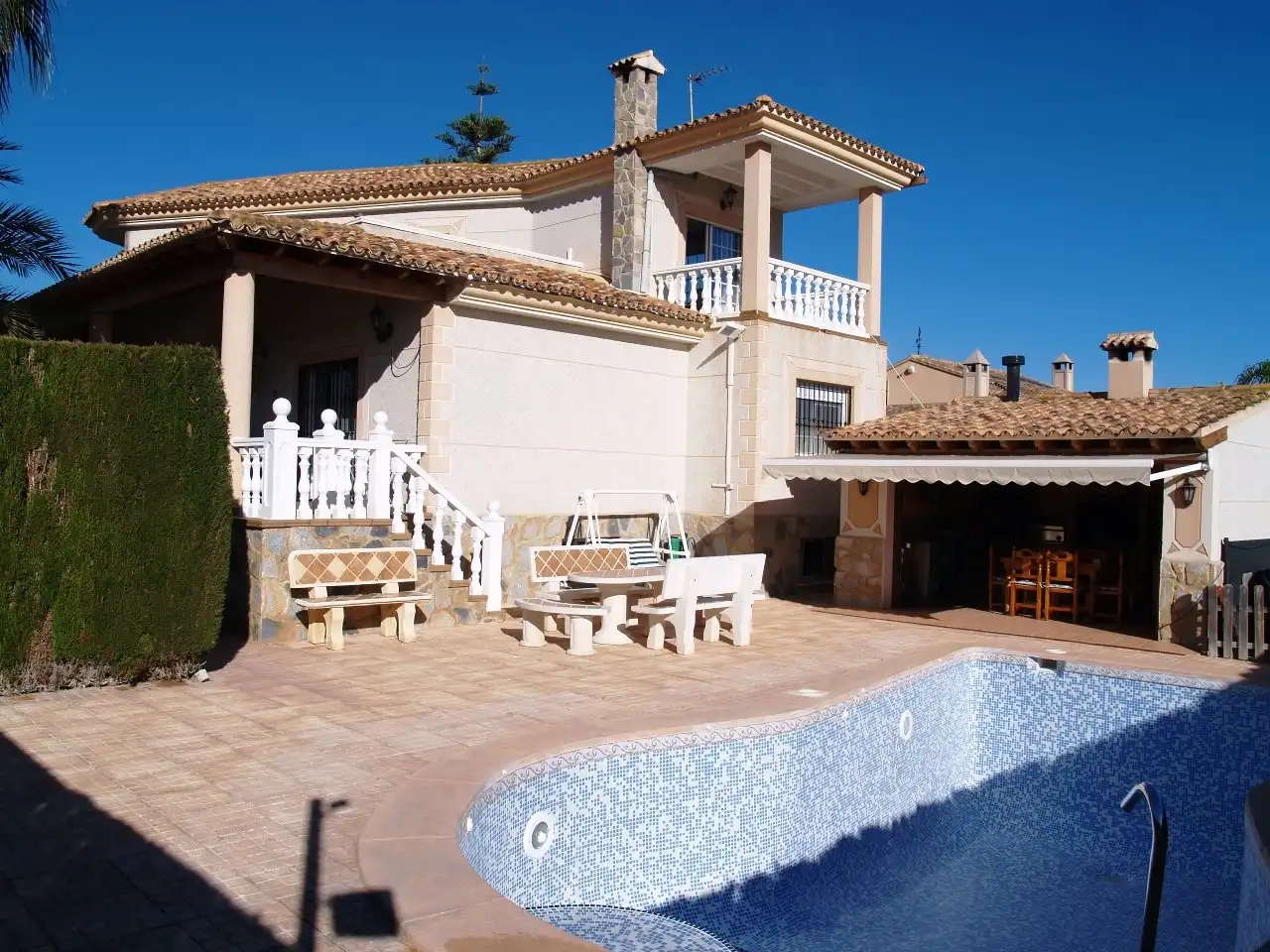 Chalet con piscina en venta en Pueblo - Urbanizaciones