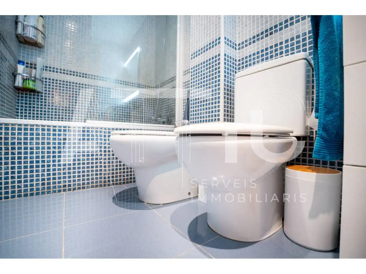 Badezimmer von Dachboden zum Verkauf in Sant Quirze del Vallès mit Klimaanlage, Heizung und Parkett