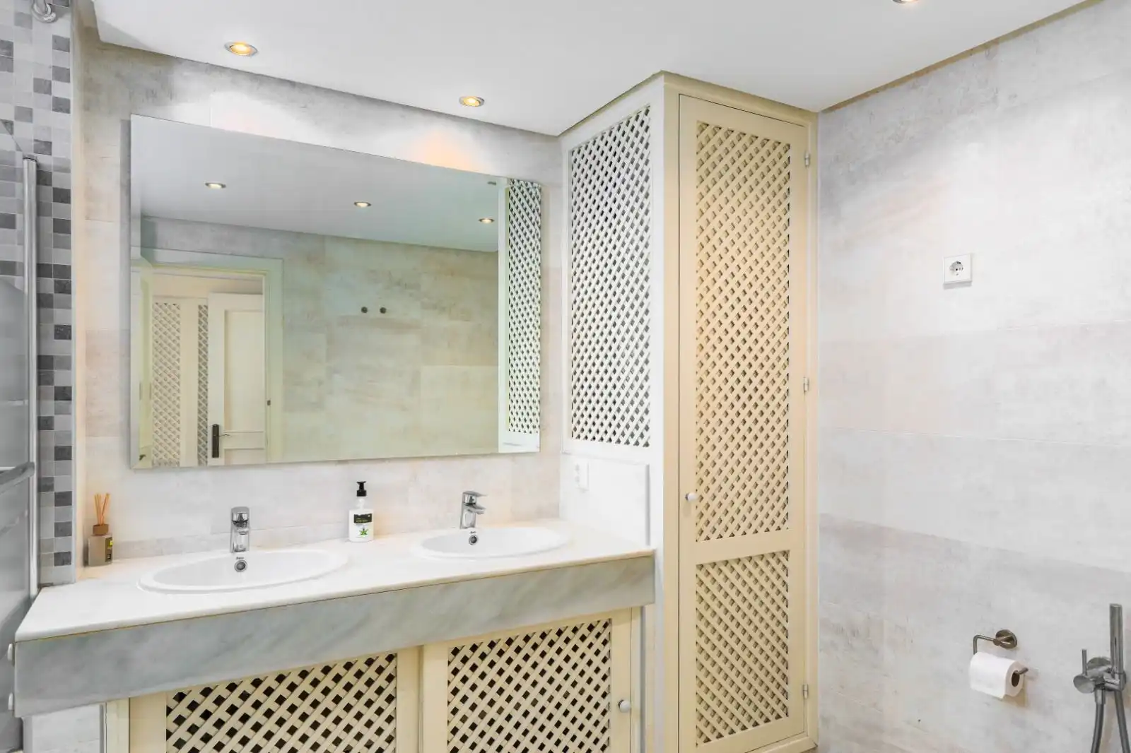Baño de Apartamento en venta en Benalmádena con Aire acondicionado, Calefacción y Terraza